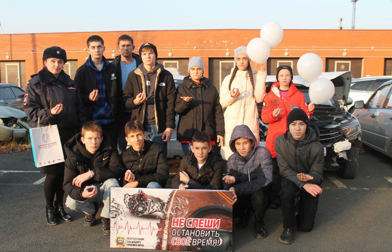 Встреча сотрудников полиции с воспитанниками МБДОУ Светлинский детский сад «Светлячок» Встреча сотрудников полиции с воспитанниками МБДОУ Светлинский детский сад «Светлячок»