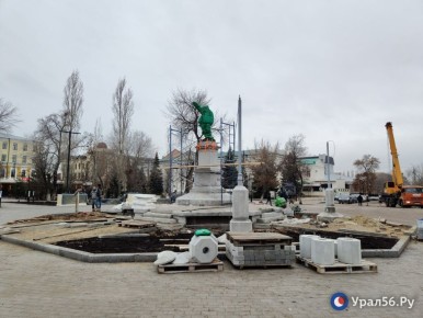 В сквер имени Ленина в Оренбурге вернулся памятник Владимиру Ленину