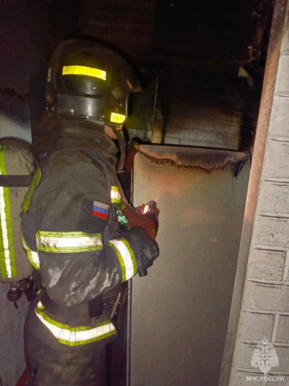 В Орске на пожаре спасли трех человек В Орске на пожаре спасли трех человек