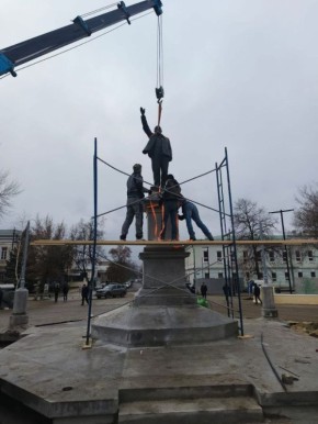 Памятник Владимиру Ленину в одноименном сквере возвращен на место