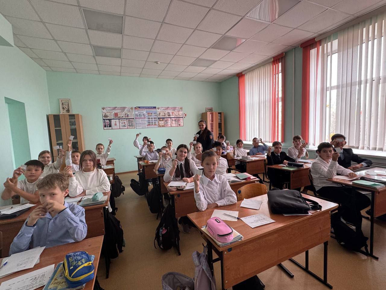 Сотрудники Госавтоинспекции МУ МВД России “Орское” провели профилактическую работу "Мудрый шаг" с пожилыми гражданами, которые посещают комплексный центр социального обслуживания г. Орска. Мероприятие было направлено на... Сотрудники Госавтоинспекции МУ МВД России “Орское” провели профилактическую работу "Мудрый шаг" с пожилыми гражданами, которые посещают комплексный центр социального обслуживания г. Орска. Мероприятие было направлено на...