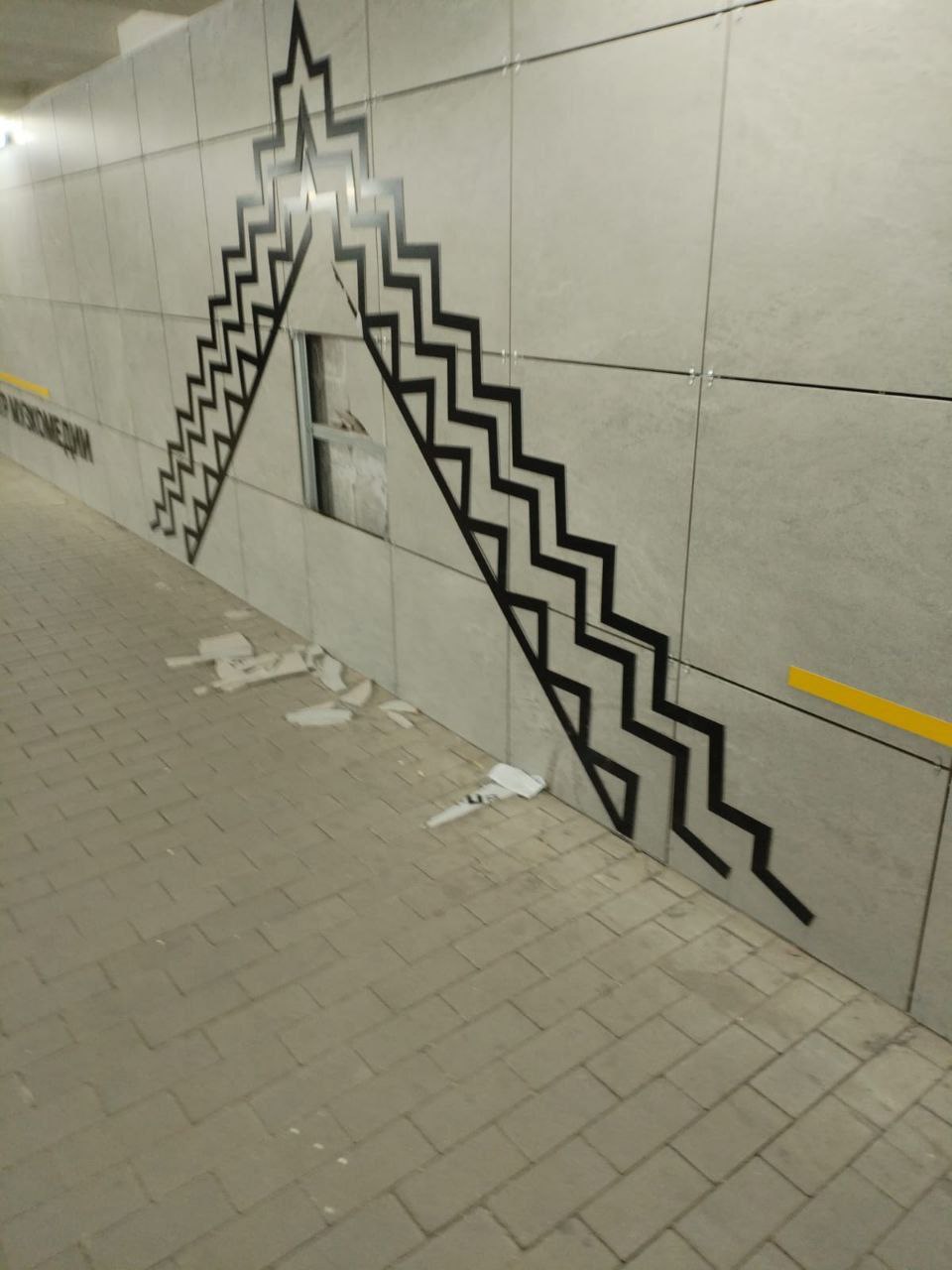 Администрация города обратилась в полицию по факту повреждения подземного пешеходного перехода около Музкомедии Администрация города обратилась в полицию по факту повреждения подземного пешеходного перехода около Музкомедии