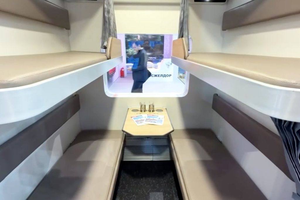 В РЖД показали новый плацкартный вагон: больше мест, длиннее полки и отдельная душевая В РЖД показали новый плацкартный вагон: больше мест, длиннее полки и отдельная душевая