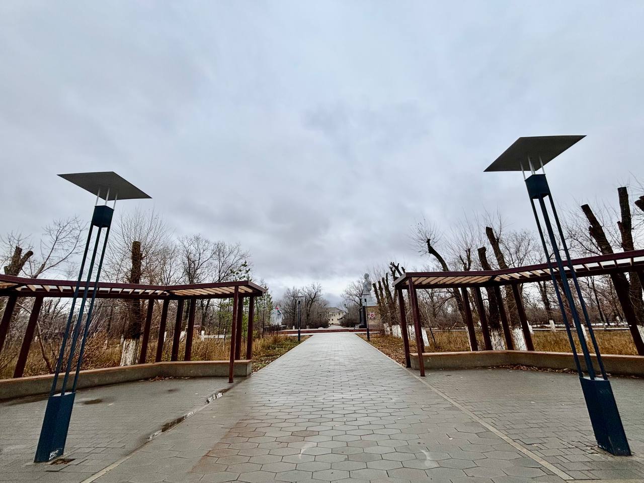 В Соль-Илецке благоустроили городской сквер на улице Карла Маркса В Соль-Илецке благоустроили городской сквер на улице Карла Маркса