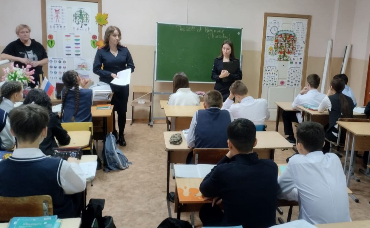 Сотрудники Госавтоинспекции провели беседу "Предупреждён – значит вооружён" со студентами Орского машиностроительного колледжа Сотрудники Госавтоинспекции провели беседу "Предупреждён – значит вооружён" со студентами Орского машиностроительного колледжа