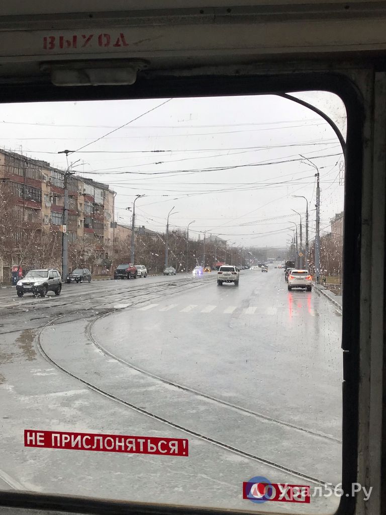 Дождливый Орск из окна трамвайного вагона Дождливый Орск из окна трамвайного вагона
