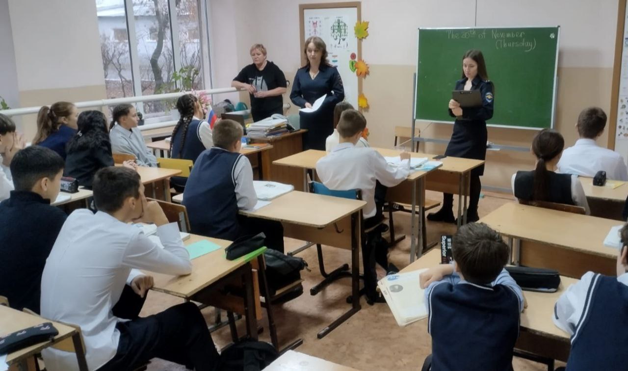 Сотрудники Госавтоинспекции провели беседу "Предупреждён – значит вооружён" со студентами Орского машиностроительного колледжа Сотрудники Госавтоинспекции провели беседу "Предупреждён – значит вооружён" со студентами Орского машиностроительного колледжа