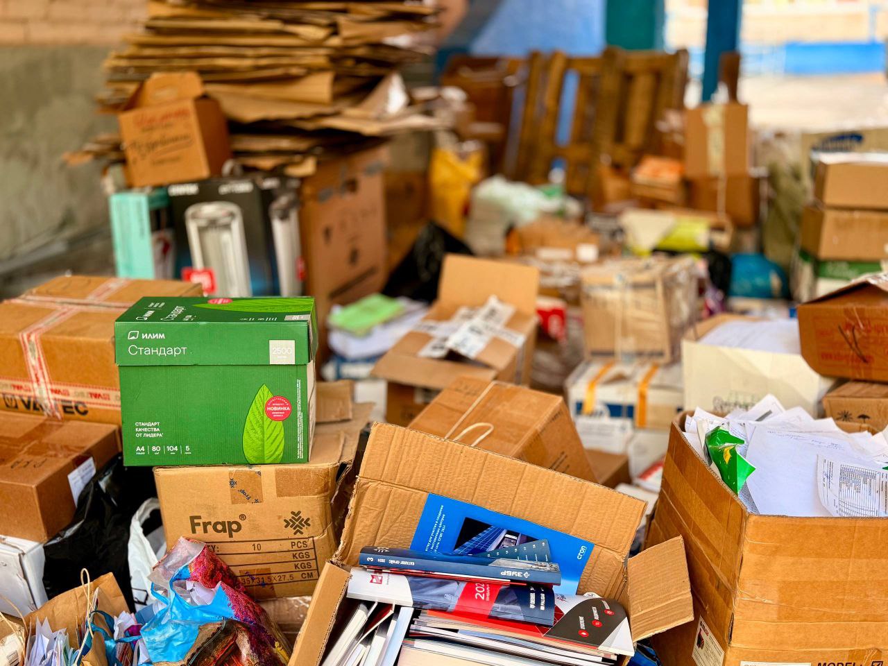 Батл продолжается: оренбуржцы принимают участие в акции по сбору макулатуры Батл продолжается: оренбуржцы принимают участие в акции по сбору макулатуры