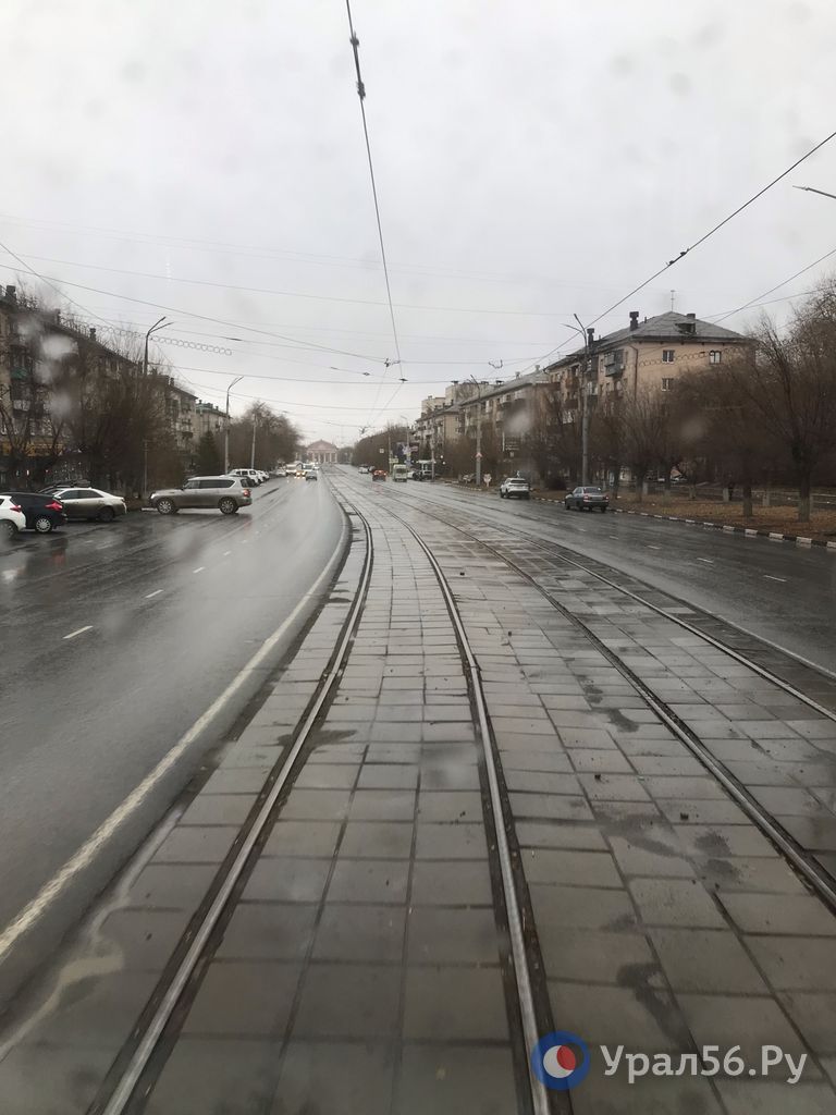 Дождливый Орск из окна трамвайного вагона Дождливый Орск из окна трамвайного вагона