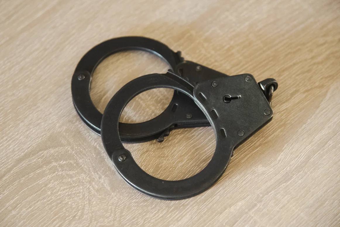 В Оренбурге арестовали жителя по обвинению в разбойном нападении на несовершеннолетнего