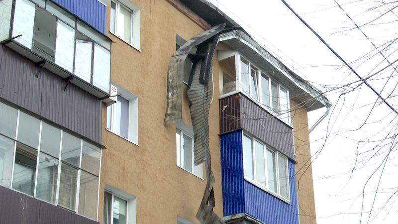 В Оренбурге приступили к ремонту сгоревшей кровли дома в Больничном проезде