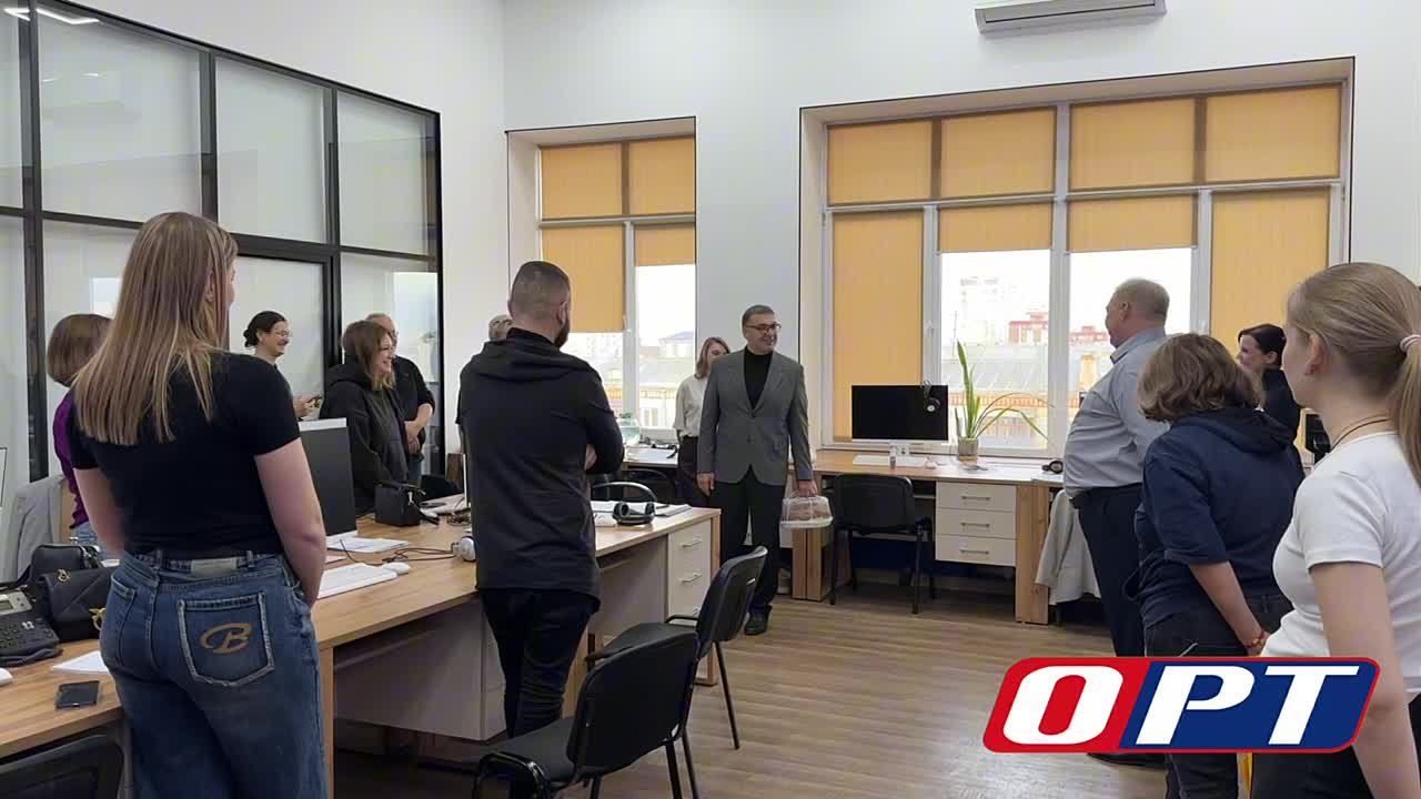 Председатель горсовета Сергей Бабин поздравил коллектив ОРТ с Днём телевидения!