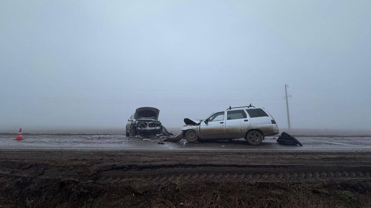 Лобовое столкновение под Оренбургом: водитель ВАЗа погиб, пассажирка в больнице после утренней аварии Лобовое столкновение под Оренбургом: водитель ВАЗа погиб, пассажирка в больнице после утренней аварии