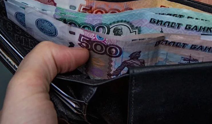 Россияне стали чаще пользоваться наличкой