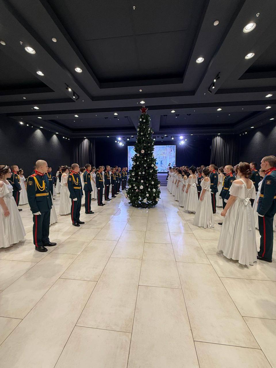 Оренбургские кадеты станут участниками благотворительного бала в Кремле Оренбургские кадеты станут участниками благотворительного бала в Кремле