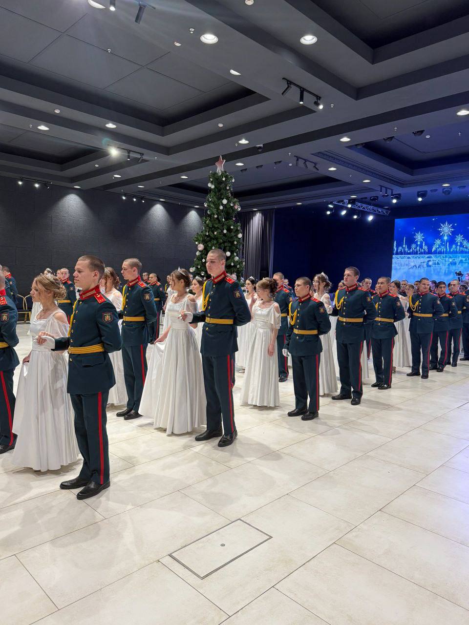 Оренбургские кадеты станут участниками благотворительного бала в Кремле Оренбургские кадеты станут участниками благотворительного бала в Кремле