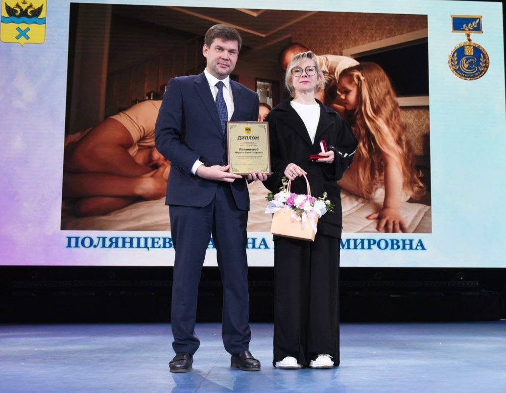 Альберт Юмадилов: Сегодня мне выпала честь поздравить многодетных оренбуржцев и вручить им муниципальные награды - медали «Материнство» и почетные знаки «Отцовская слава», ставшие символами глубокого уважения и общественного... Альберт Юмадилов: Сегодня мне выпала честь поздравить многодетных оренбуржцев и вручить им муниципальные награды - медали «Материнство» и почетные знаки «Отцовская слава», ставшие символами глубокого уважения и общественного...