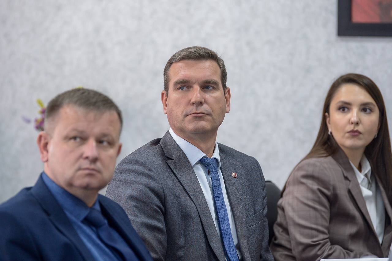 Антон Ефимов: «Создавать новые точки роста – ключевая задача экономического блока» Антон Ефимов: «Создавать новые точки роста – ключевая задача экономического блока»