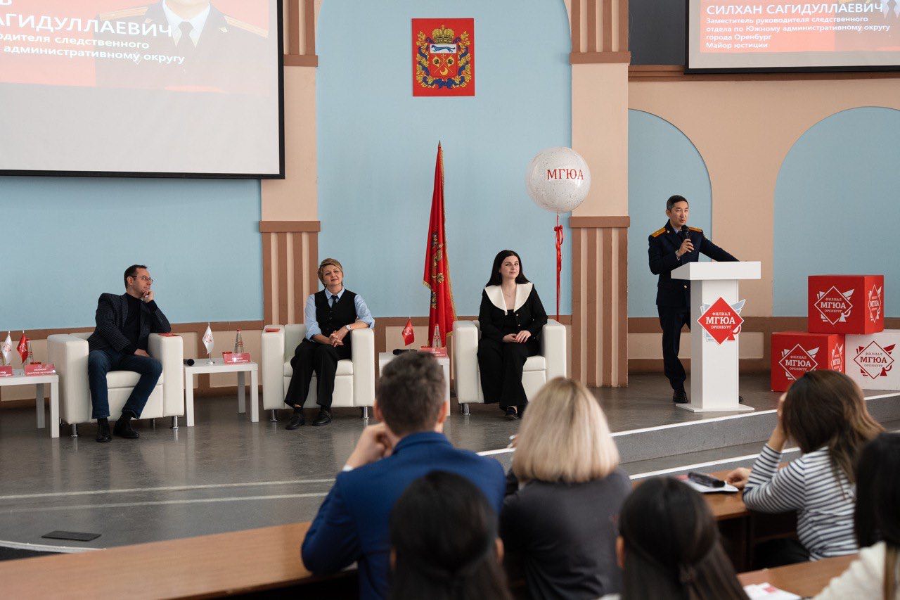 В Оренбурге сотрудник регионального следственного управления СК России встретился с будущими юристами В Оренбурге сотрудник регионального следственного управления СК России встретился с будущими юристами
