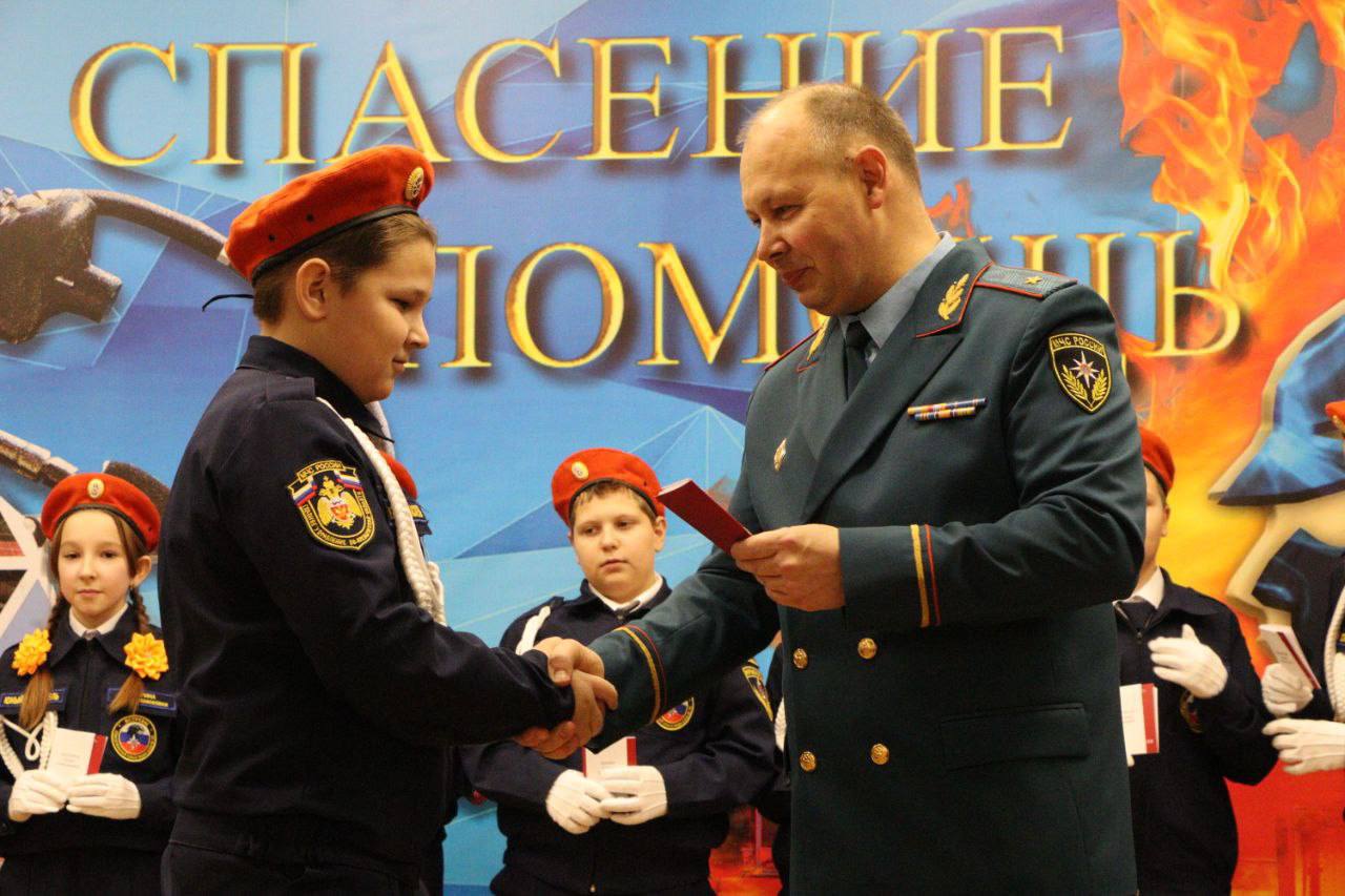 Сегодня день рождения отмечает начальник Главного управления МЧС России по Оренбургской области Александр Зенов Сегодня день рождения отмечает начальник Главного управления МЧС России по Оренбургской области Александр Зенов