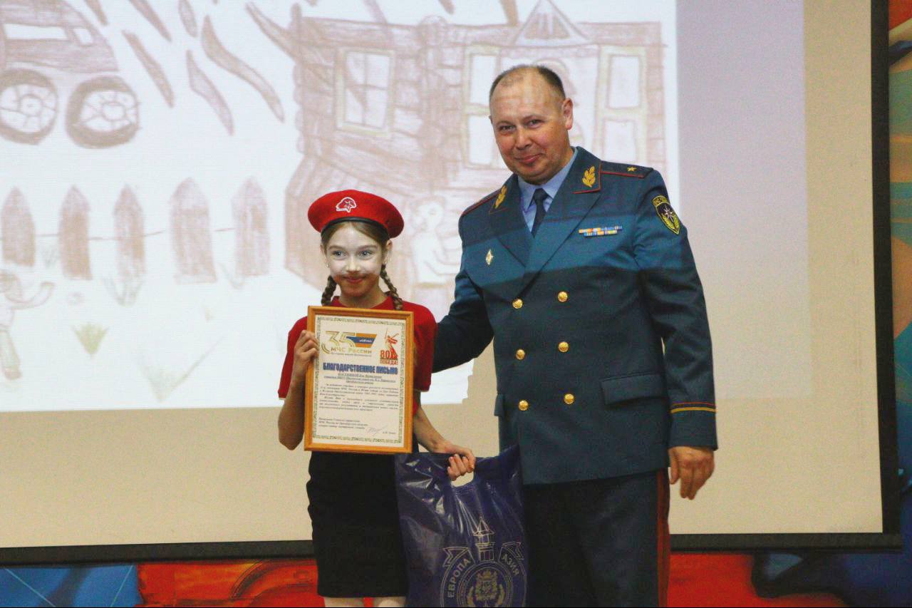 Сегодня день рождения отмечает начальник Главного управления МЧС России по Оренбургской области Александр Зенов Сегодня день рождения отмечает начальник Главного управления МЧС России по Оренбургской области Александр Зенов