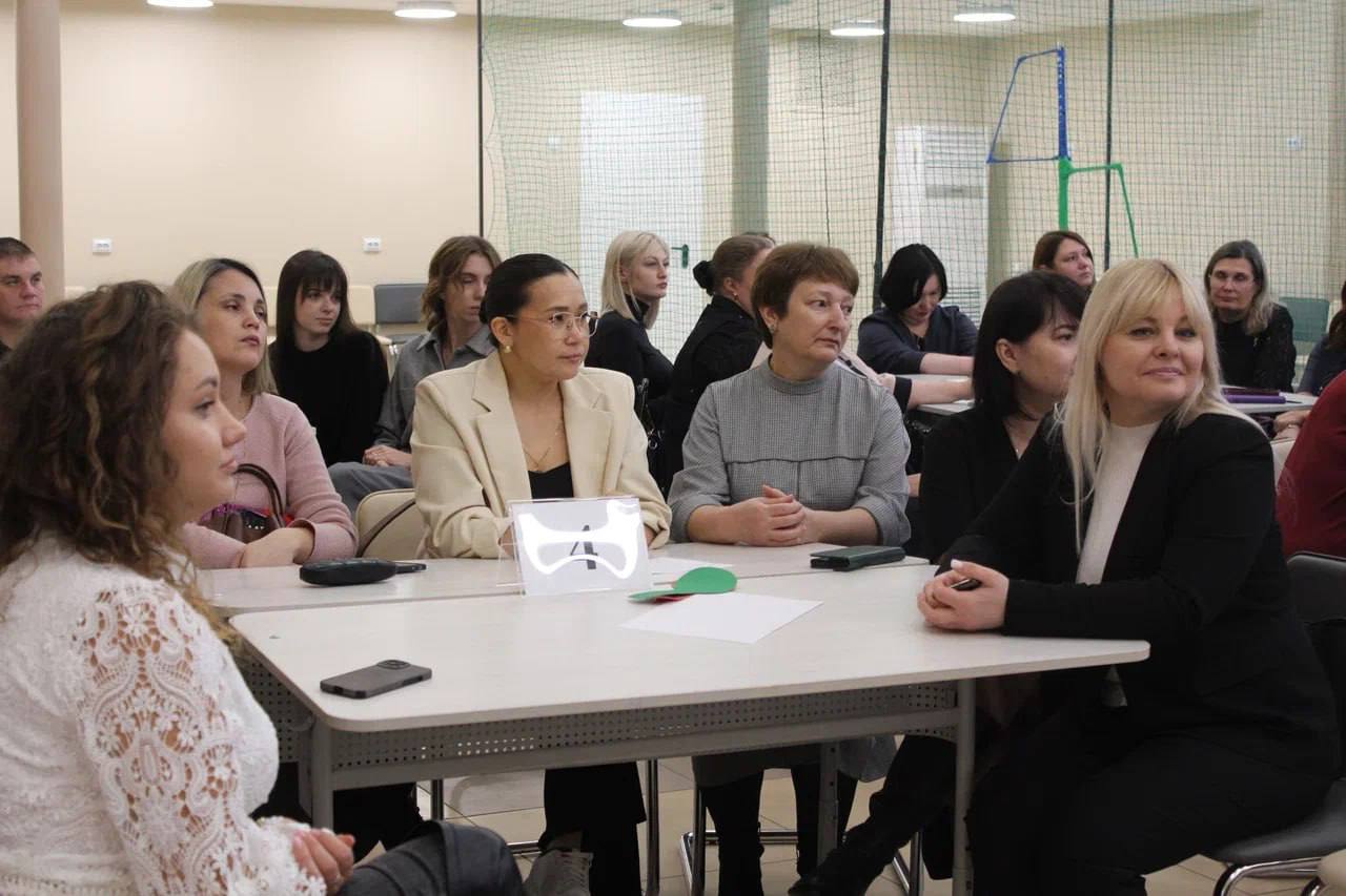 «Будущее уже здесь»: на лекции Общества «Знание» в Оренбурге обсудили вызовы для родителей и учителей «Будущее уже здесь»: на лекции Общества «Знание» в Оренбурге обсудили вызовы для родителей и учителей