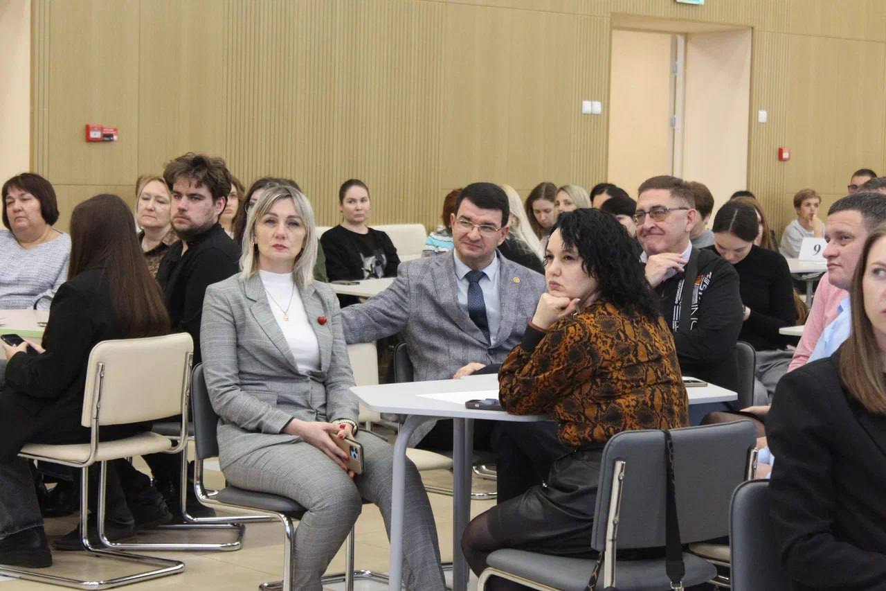 «Будущее уже здесь»: на лекции Общества «Знание» в Оренбурге обсудили вызовы для родителей и учителей «Будущее уже здесь»: на лекции Общества «Знание» в Оренбурге обсудили вызовы для родителей и учителей