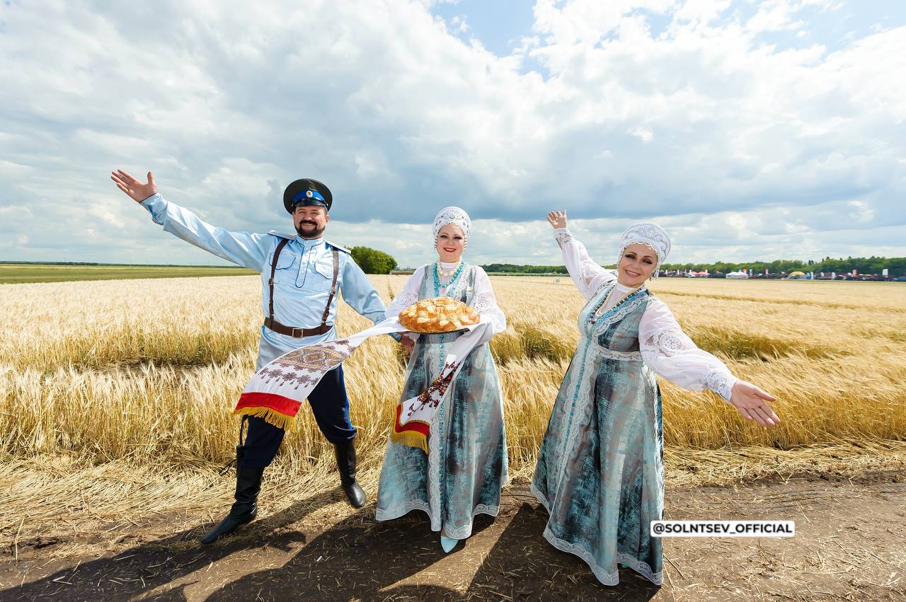 Евгений Солнцев: Дорогие оренбуржцы!. Поздравляю вас с Днём образования Оренбургской области! Наш степной край – удивительное место, с богатой историей, уникальными традициями и многонациональной культурой народов, много лет... Евгений Солнцев: Дорогие оренбуржцы!. Поздравляю вас с Днём образования Оренбургской области! Наш степной край – удивительное место, с богатой историей, уникальными традициями и многонациональной культурой народов, много лет...