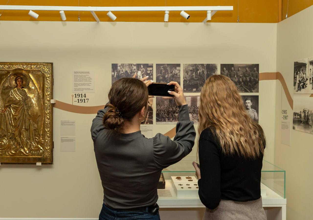 В Оренбургском губернаторском музее открылась новая выставка «Урал – казачий рубеж» В Оренбургском губернаторском музее открылась новая выставка «Урал – казачий рубеж»