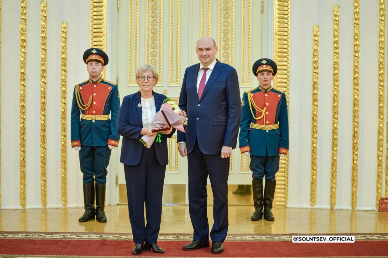 Евгений Солнцев: Накануне Дня героев Отечества вручил государственные и региональные награды жителям Оренбургской области Евгений Солнцев: Накануне Дня героев Отечества вручил государственные и региональные награды жителям Оренбургской области