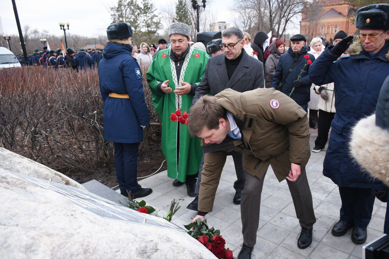 В Оренбурге открыли мемориал экипажам 117-го военно-транспортного авиационного полка В Оренбурге открыли мемориал экипажам 117-го военно-транспортного авиационного полка