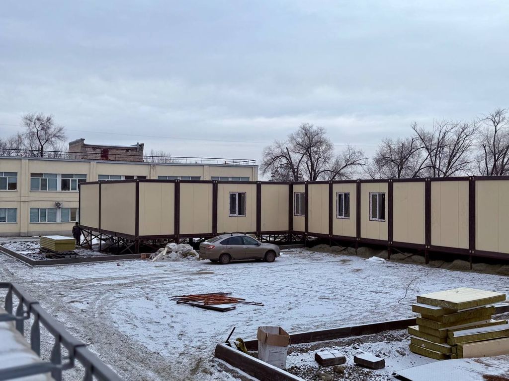 Новую модульную поликлинику на улице Новосибирской в Орске обещают достроить в срок – до конца декабря 2025 года Новую модульную поликлинику на улице Новосибирской в Орске обещают достроить в срок – до конца декабря 2025 года