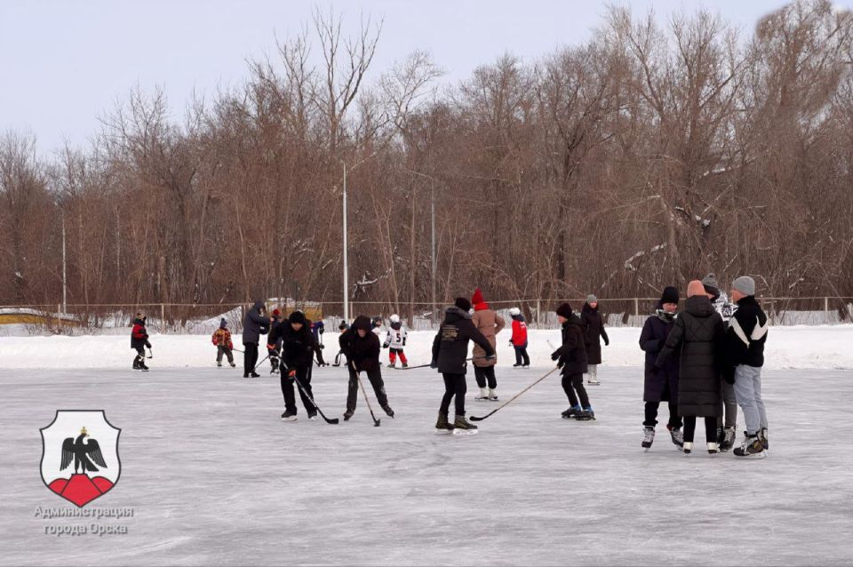 Настоящая зима вступает в свои права и в Орске готовятся заливать катки и корты