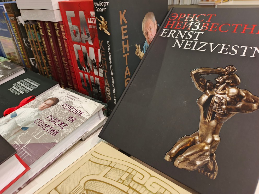 Книжные новинки представило Оренбургское издательство на 27-й Международной ярмарке интеллектуальной литературы Non/fictioN в Москве Книжные новинки представило Оренбургское издательство на 27-й Международной ярмарке интеллектуальной литературы Non/fictioN в Москве