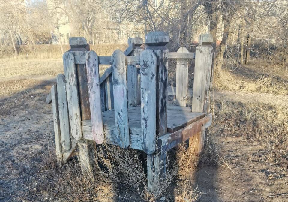 «Конкурс на самую страшную детскую площадку»: Жители Оренбурга не заметили улучшений в Хлебном городке