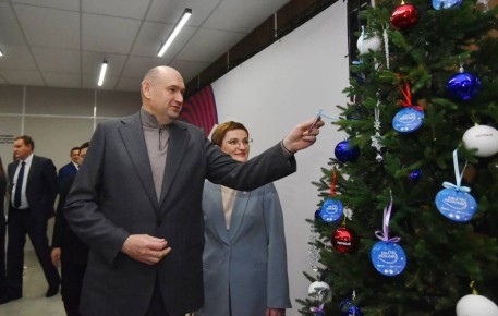 Евгений Солнцев дал старт акции «Ёлка желаний» в Оренбуржье