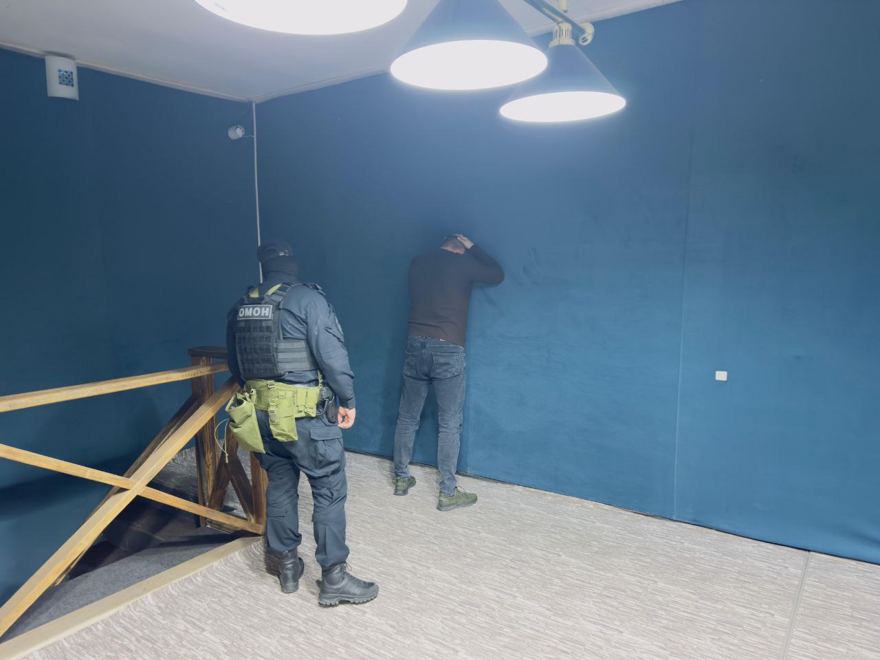 В Орске полиция и ФСБ накрыли подпольный покерный клуб с десятком столов В Орске полиция и ФСБ накрыли подпольный покерный клуб с десятком столов