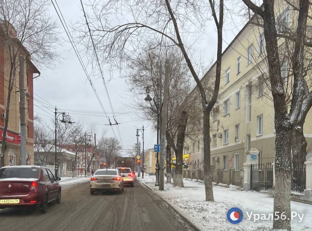 Ночью в Оренбурге выпал снег Ночью в Оренбурге выпал снег