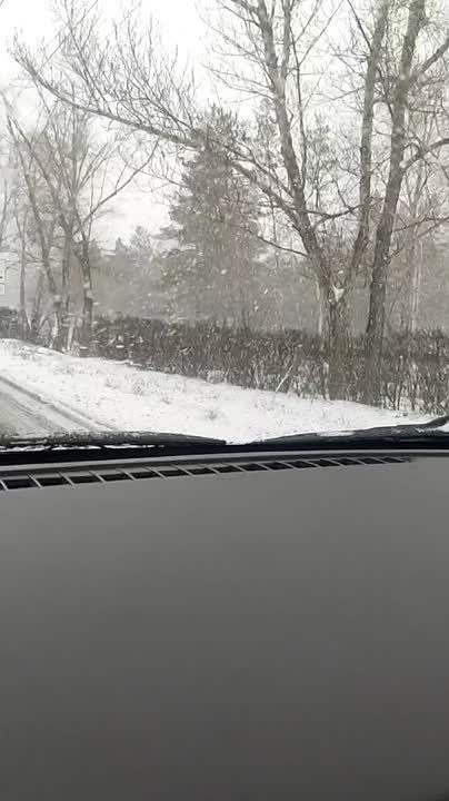 Снежный Оренбург... Изменения в погоде вносят коррективы в дорожную обстановку. В городе отмечаются небольшие пробки. Будьте аккуратны