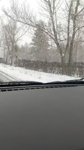 Снежный Оренбург... Изменения в погоде вносят коррективы в дорожную обстановку. В городе отмечаются небольшие пробки. Будьте аккуратны