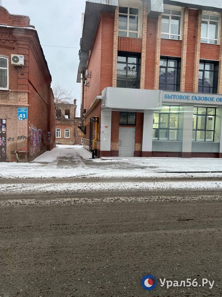 Ночью в Оренбурге выпал снег Ночью в Оренбурге выпал снег