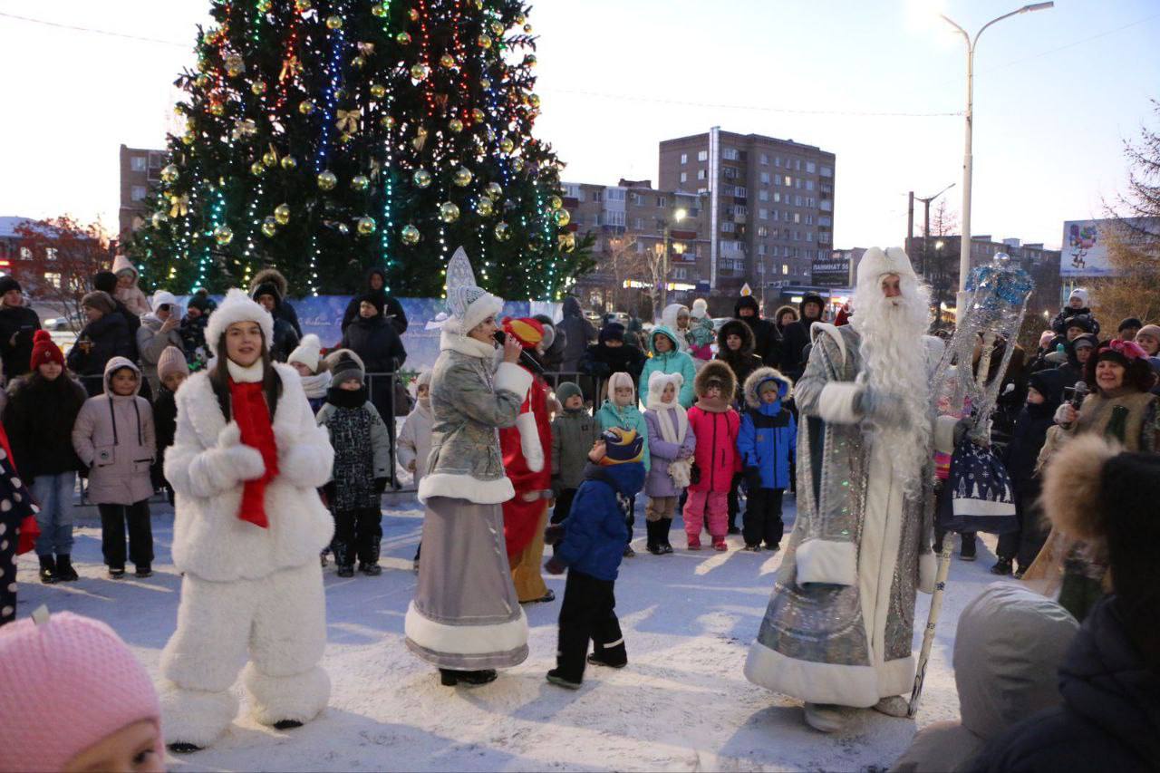 Парад елок начинается! Зажигаем праздник в каждом районе! Парад елок начинается! Зажигаем праздник в каждом районе!