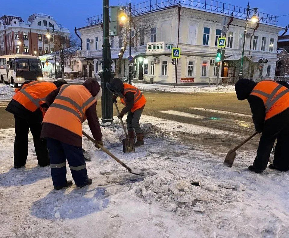 Почти 8 тысяч кубометров снега вывезли коммунальные службы Оренбурга за ночь Почти 8 тысяч кубометров снега вывезли коммунальные службы Оренбурга за ночь