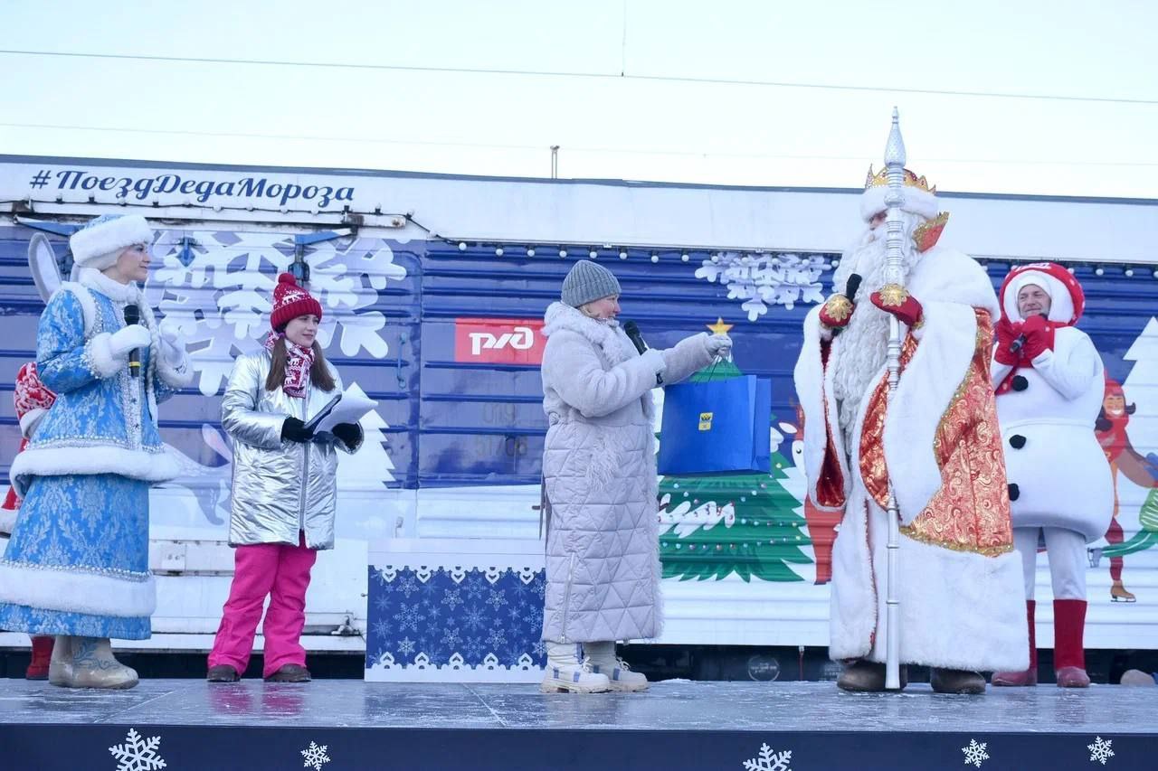 Поезд Деда Мороза прибыл в Оренбург Поезд Деда Мороза прибыл в Оренбург