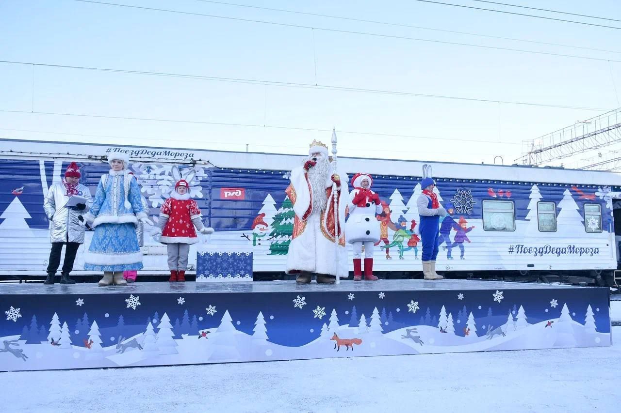 Поезд Деда Мороза прибыл в Оренбург Поезд Деда Мороза прибыл в Оренбург
