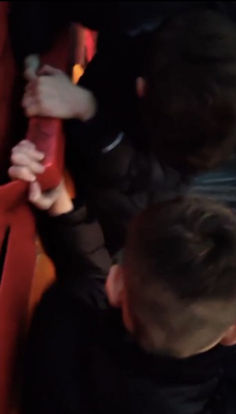 Транспортные полицейские Оренбурга установили несовершеннолетних зацеперов, которые выкладывали видео своих экстремальных поездок в Интернет Транспортные полицейские Оренбурга установили несовершеннолетних зацеперов, которые выкладывали видео своих экстремальных поездок в Интернет