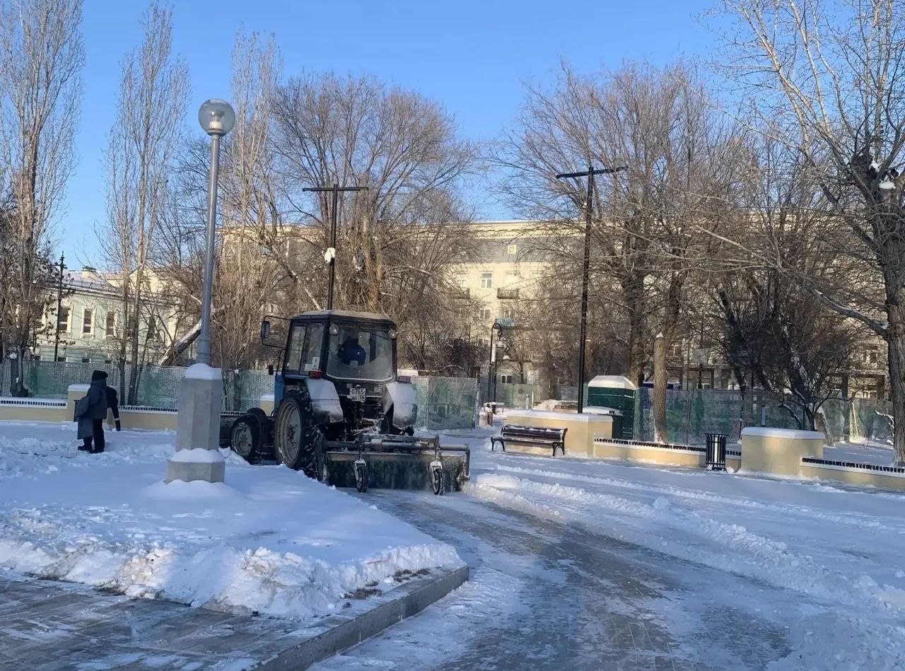 Почти 8 тысяч кубометров снега вывезли коммунальные службы Оренбурга за ночь Почти 8 тысяч кубометров снега вывезли коммунальные службы Оренбурга за ночь