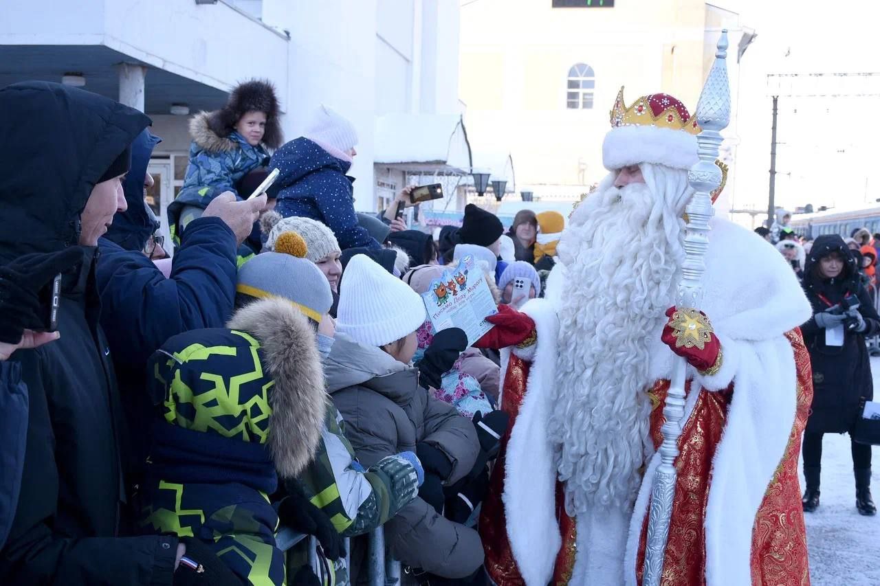 Поезд Деда Мороза прибыл в Оренбург Поезд Деда Мороза прибыл в Оренбург