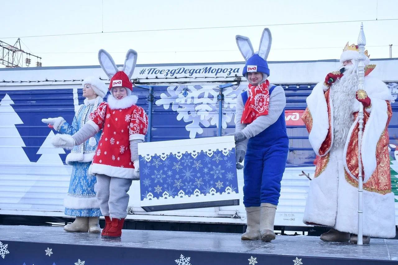 Поезд Деда Мороза прибыл в Оренбург Поезд Деда Мороза прибыл в Оренбург