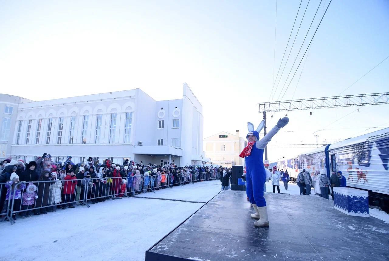 Поезд Деда Мороза прибыл в Оренбург Поезд Деда Мороза прибыл в Оренбург